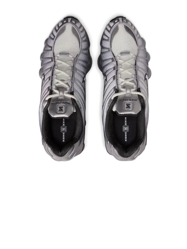 /original/IH4466-M_NIKE_MtlcSilve_5.png_convert-600x800