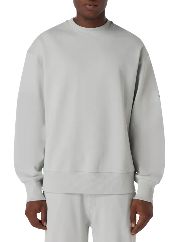 سويت شيرت بفتحة رقبة مستديرة مزين بشعار