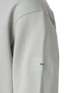 سويت شيرت بفتحة رقبة مستديرة مزين بشعار