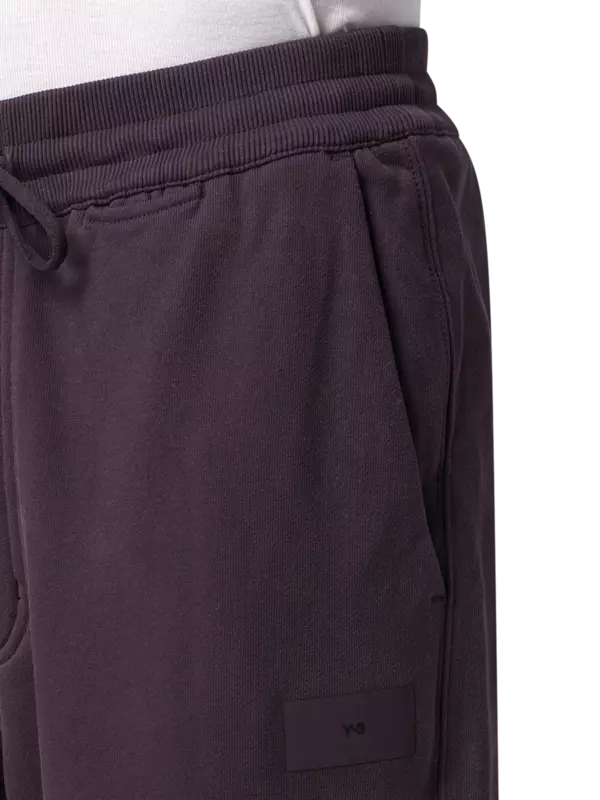 بنطال بقصة مستقيمة