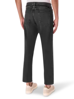 بنطال جينز بتأثير باهت