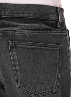 بنطال جينز بتأثير باهت