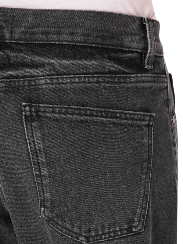 بنطال جينز بتأثير باهت