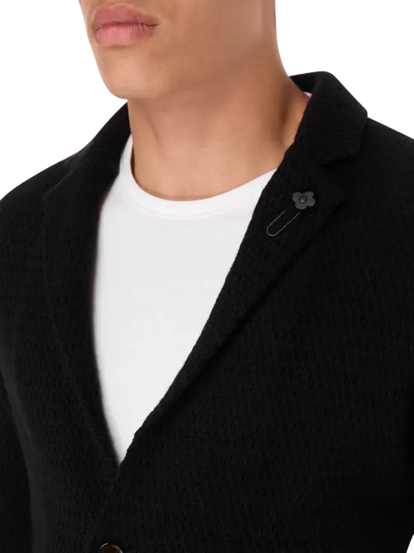 جاكيت محبوك بصف واحد من الأزرار