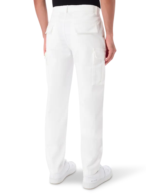 بنطال كارجو بقصة ضيقة من أعلى وضيقة من أسفل