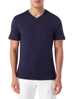 تيشيرت برقبة على شكل حرف V