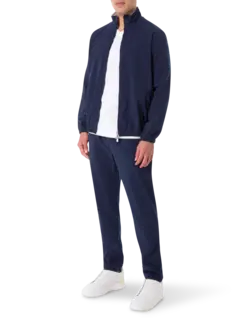 تيشرت برقبة على شكل حرف V