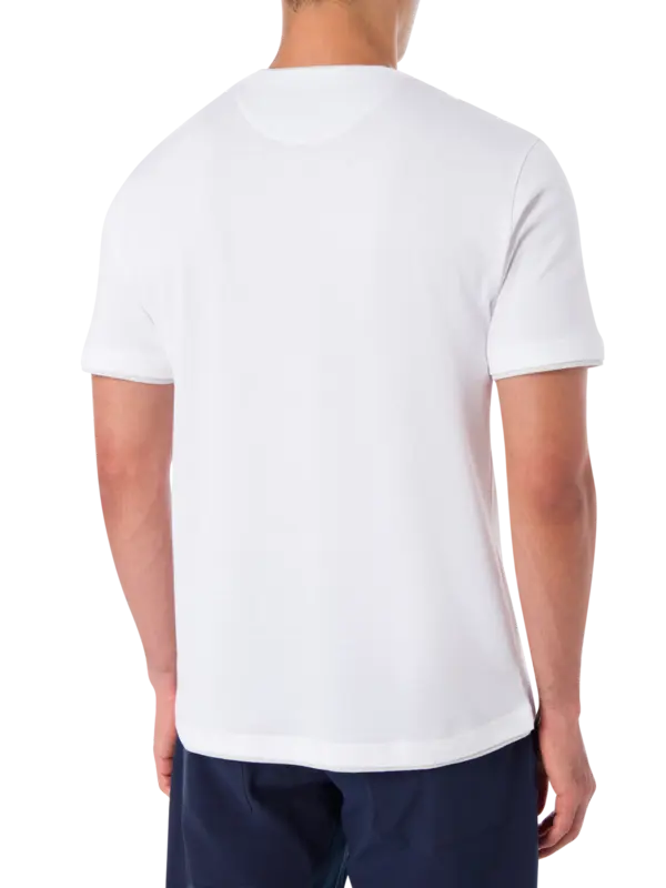 تيشرت برقبة على شكل حرف V