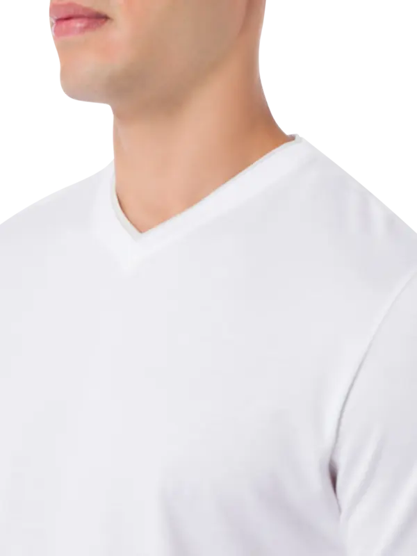 تيشرت برقبة على شكل حرف V