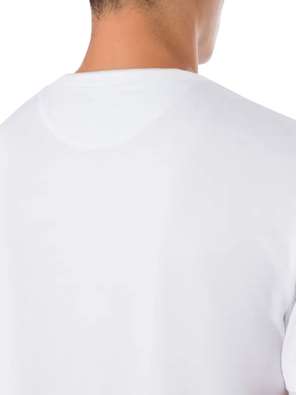 تيشرت برقبة على شكل حرف V