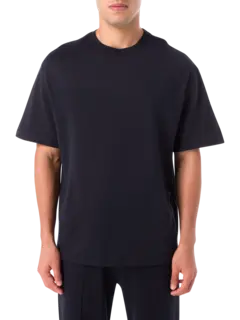 تيشرت بفتحة رقبة مستديرة