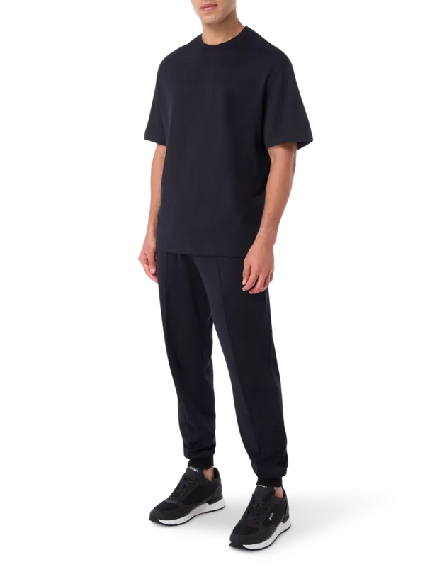 تيشرت بفتحة رقبة مستديرة