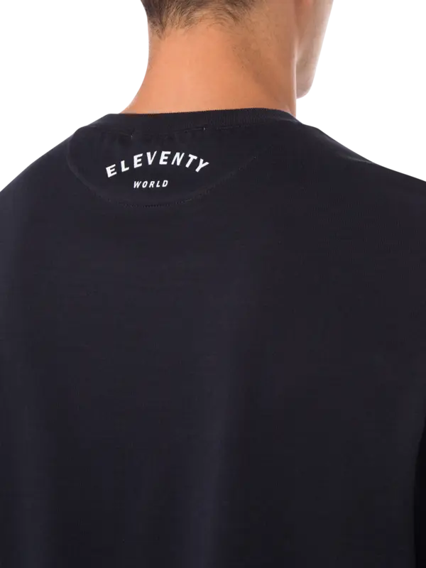 تيشرت بفتحة رقبة مستديرة