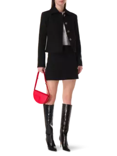 جاكيت قصير بصف واحد من الأزرار