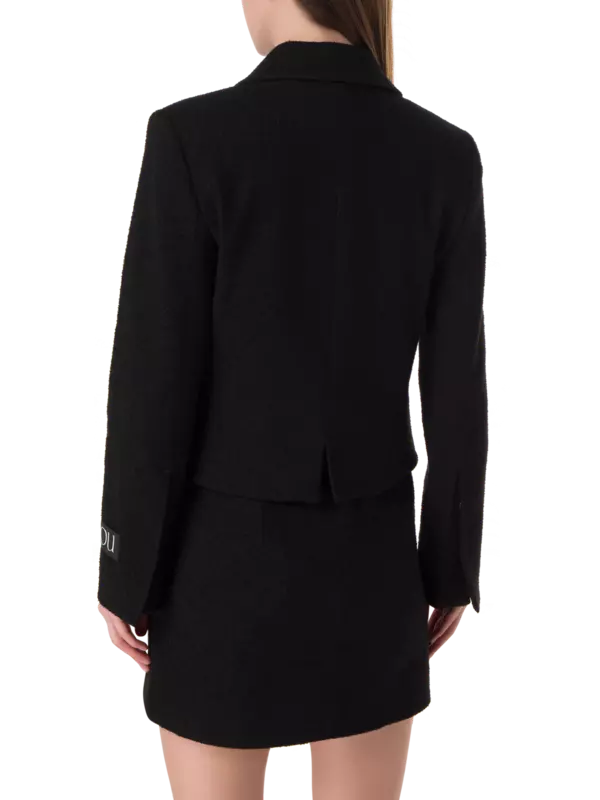 جاكيت قصير بصف واحد من الأزرار