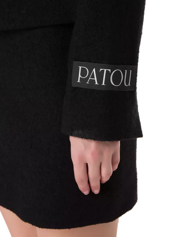 جاكيت قصير بصف واحد من الأزرار