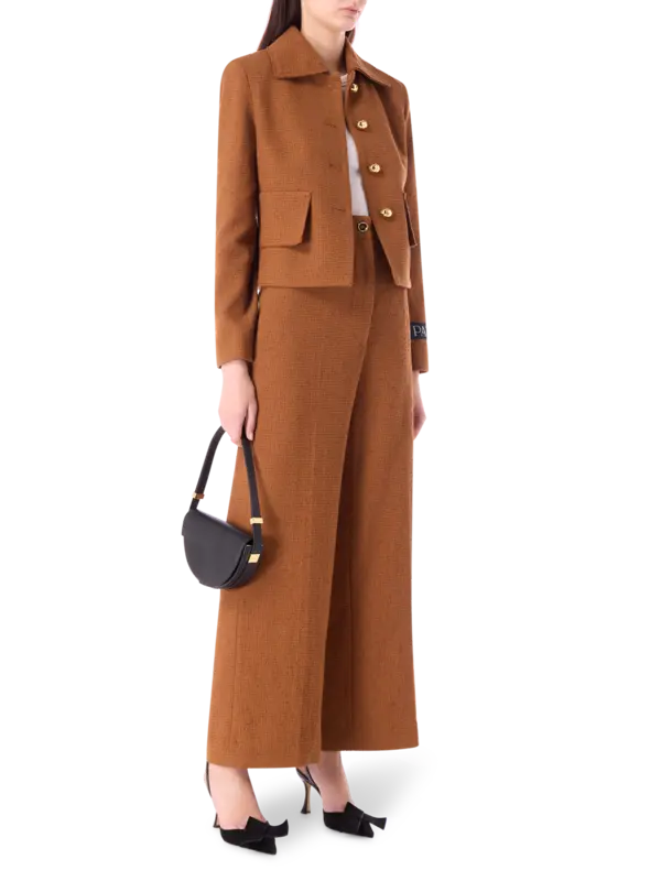 جاكيت أيكونيك قصير