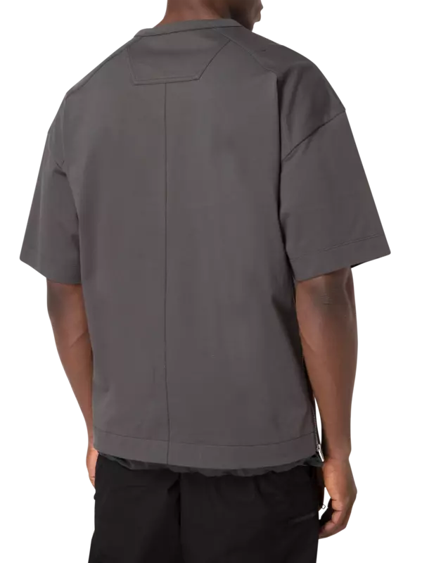 تيشيرت متعدد الطبقات بسحاب جانبي وأكمام قصيرة