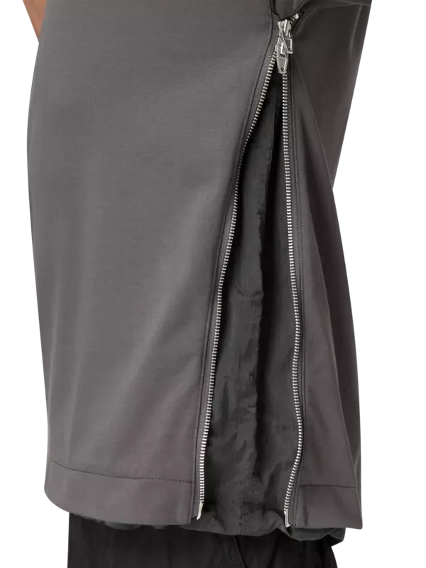 تيشيرت متعدد الطبقات بسحاب جانبي وأكمام قصيرة