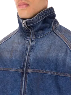 قميص بسحاب من الجينز المغسول بالزيت