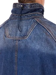 قميص بسحاب من الجينز المغسول بالزيت