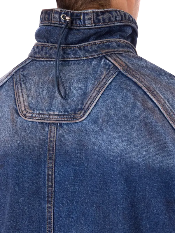 قميص بسحاب من الجينز المغسول بالزيت