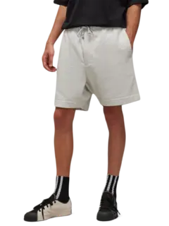 شورت رياضي بطبعة شعار