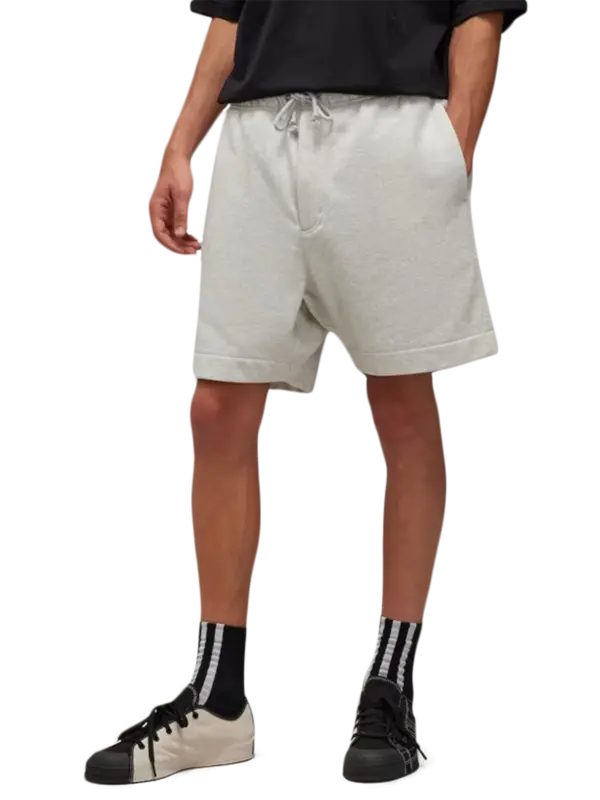 شورت رياضي بطبعة شعار