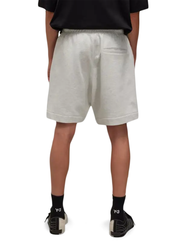 شورت رياضي بطبعة شعار