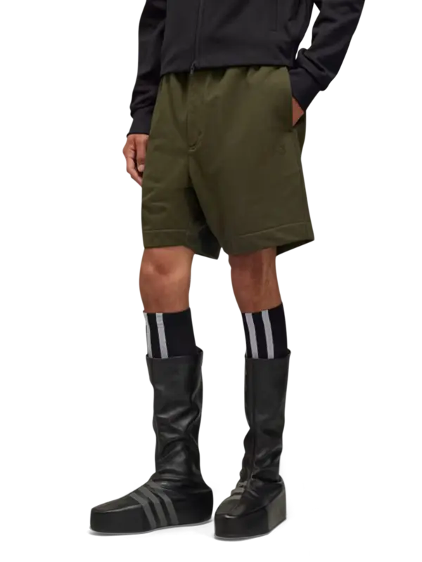 شورت رياضي بطبعة شعار