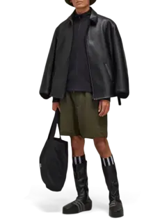 شورت رياضي بطبعة شعار