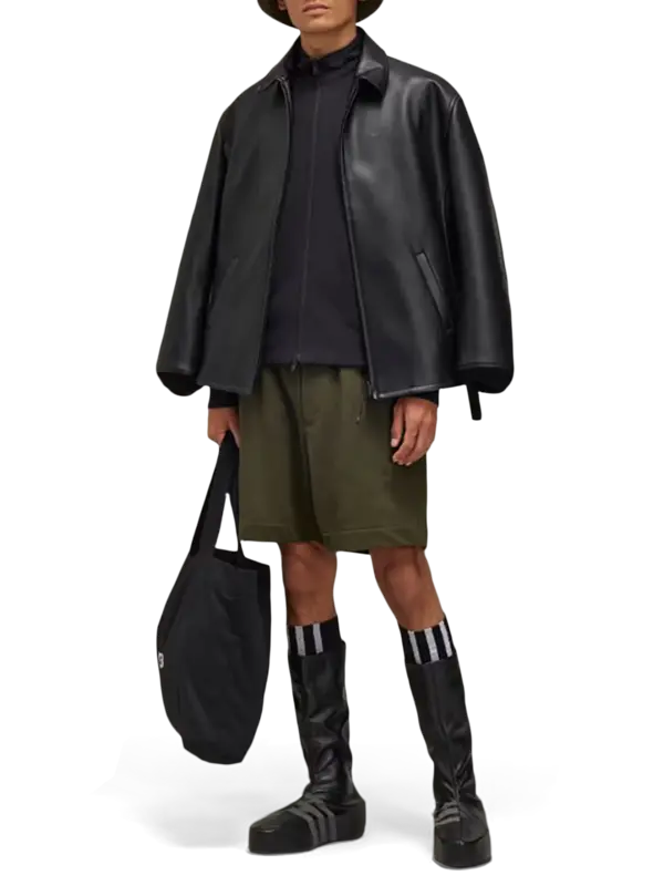 شورت رياضي بطبعة شعار