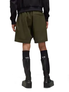 شورت رياضي بطبعة شعار