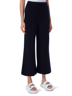 بنطال بأرجل واسعة وتصميم وجه مبتسم