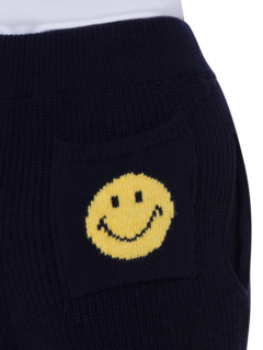 بنطال بأرجل واسعة وتصميم وجه مبتسم