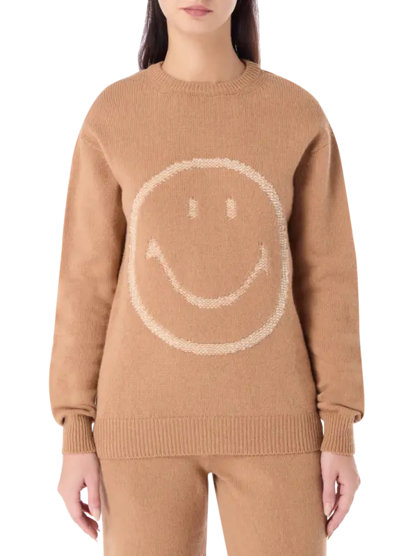 سترة بفتحة رقبة مستديرة وتصميم وجه مبتسم