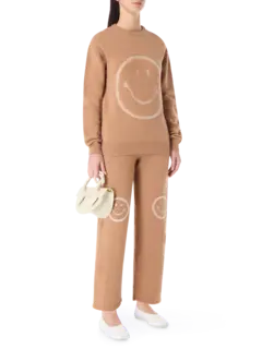 سترة بفتحة رقبة مستديرة وتصميم وجه مبتسم