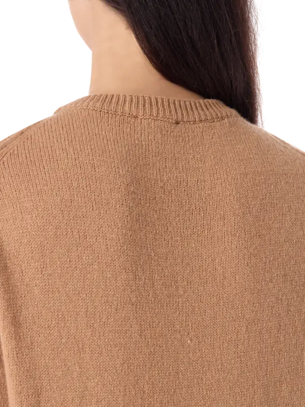 سترة بفتحة رقبة مستديرة وتصميم وجه مبتسم