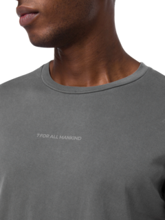 تيشيرت بصبغة معدنية