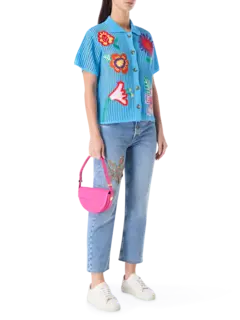 قميص مطرز بزهور من الكروشيه