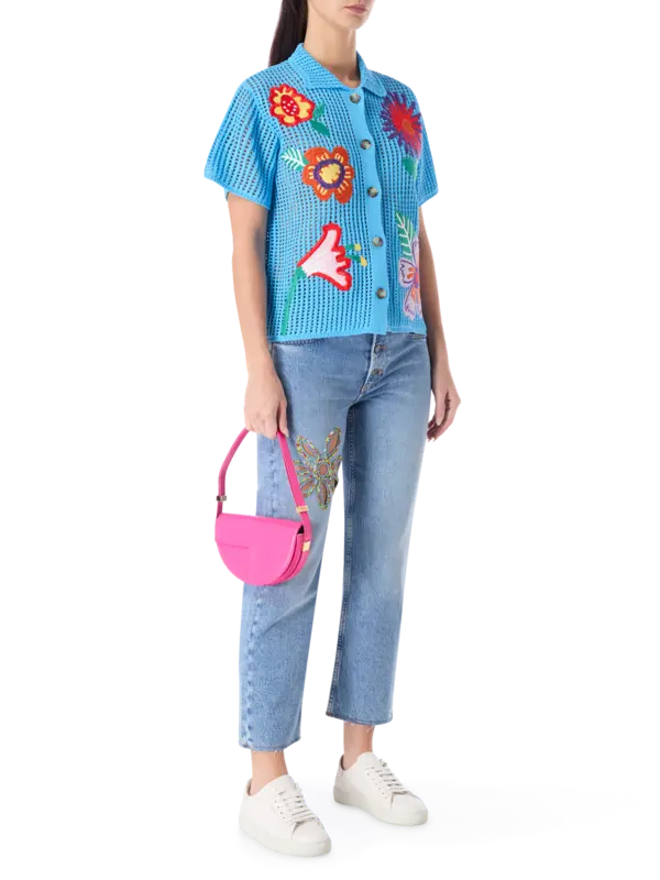 قميص مطرز بزهور من الكروشيه