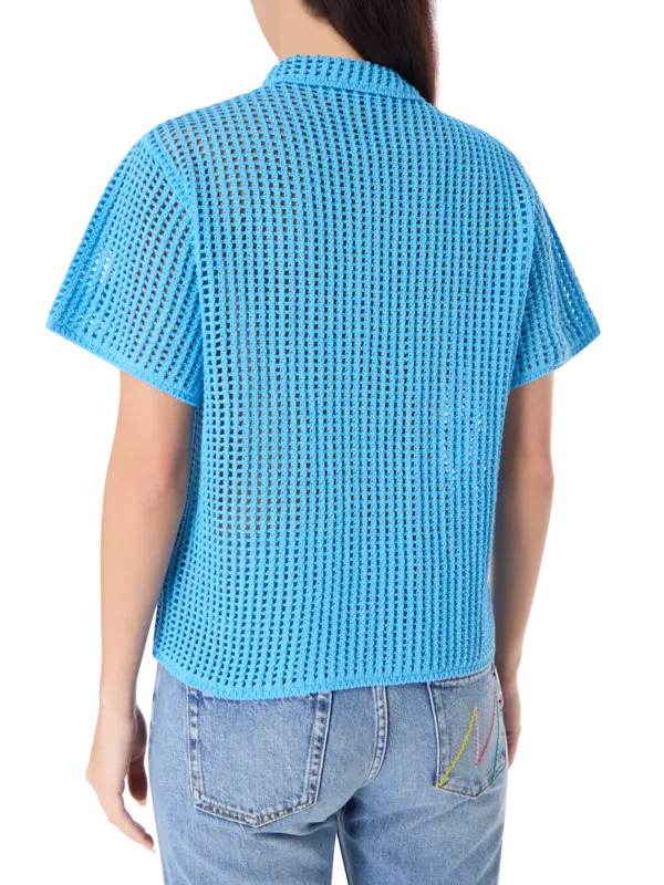 قميص مطرز بزهور من الكروشيه