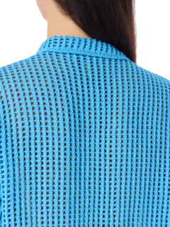 قميص مطرز بزهور من الكروشيه