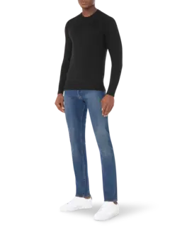 سترة بفتحة رقبة مستديرة