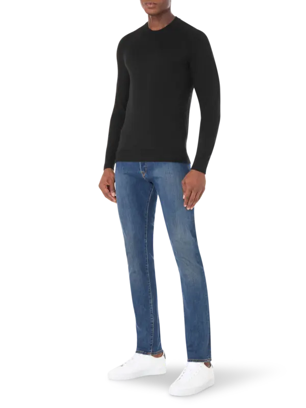 سترة بفتحة رقبة مستديرة