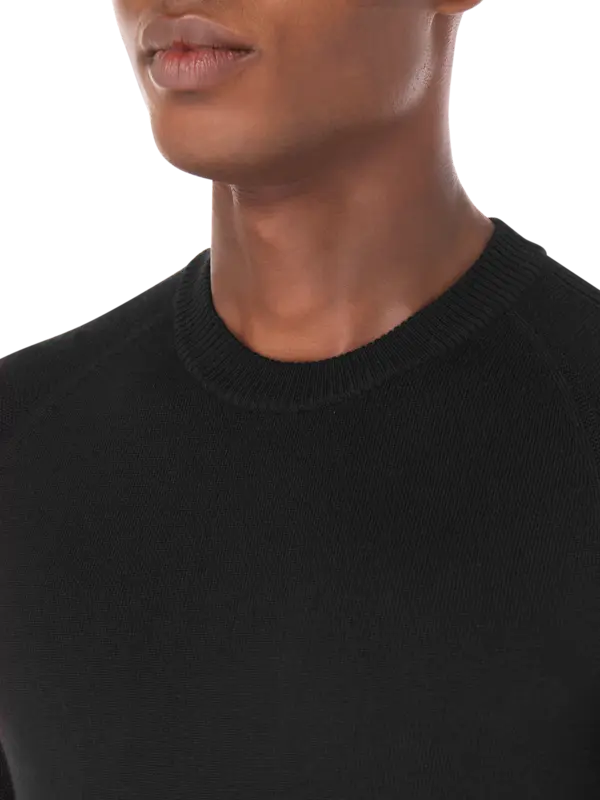 سترة بفتحة رقبة مستديرة