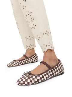 /original/LEONIE_2_LORA_ChocolCram_2.png_convert-240x320