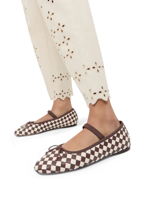 /original/LEONIE_2_LORA_ChocolCram_2.png_convert-600x800