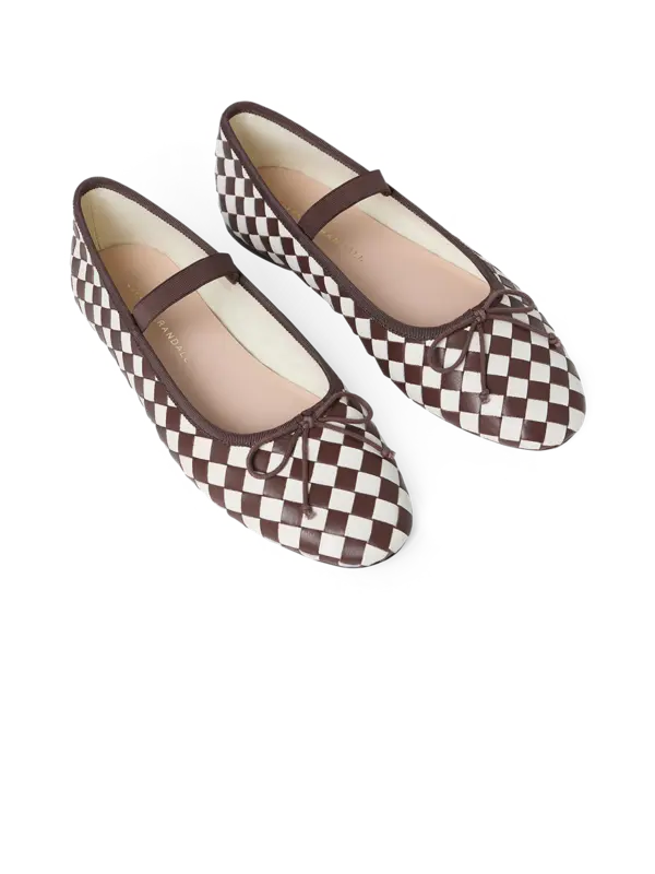 /original/LEONIE_2_LORA_ChocolCram_3.png_convert-600x800