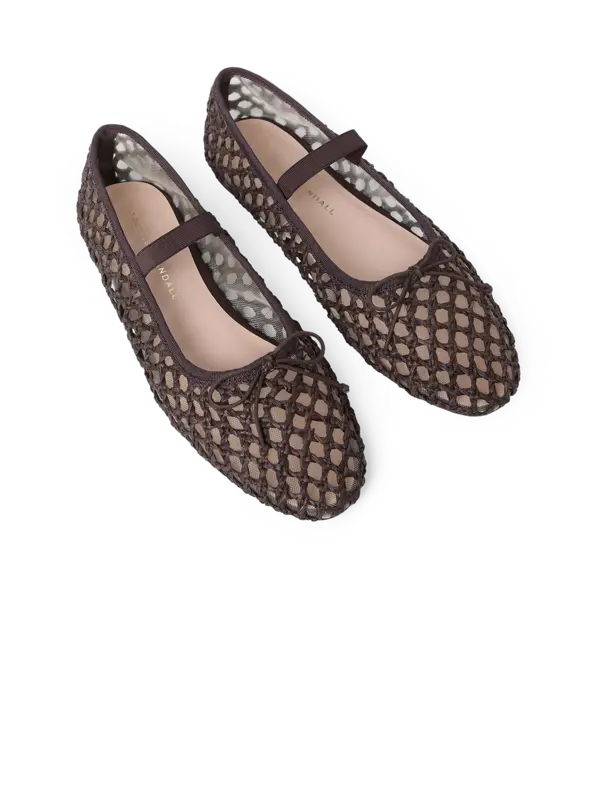 /original/LEONIE_LORA_ChocRaffia_3.png_convert-600x800